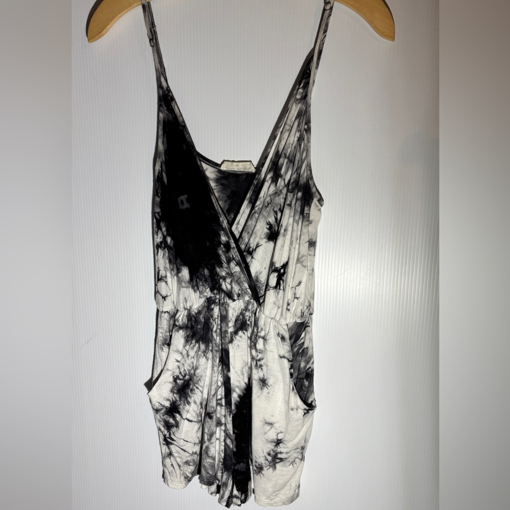 Black and White Tie-Dye Women's romper size medium